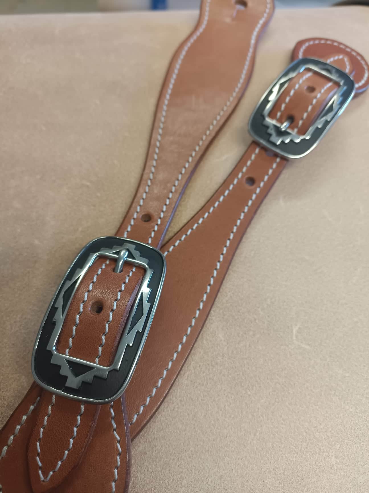 paire de sangles d'éperons en cuir marron