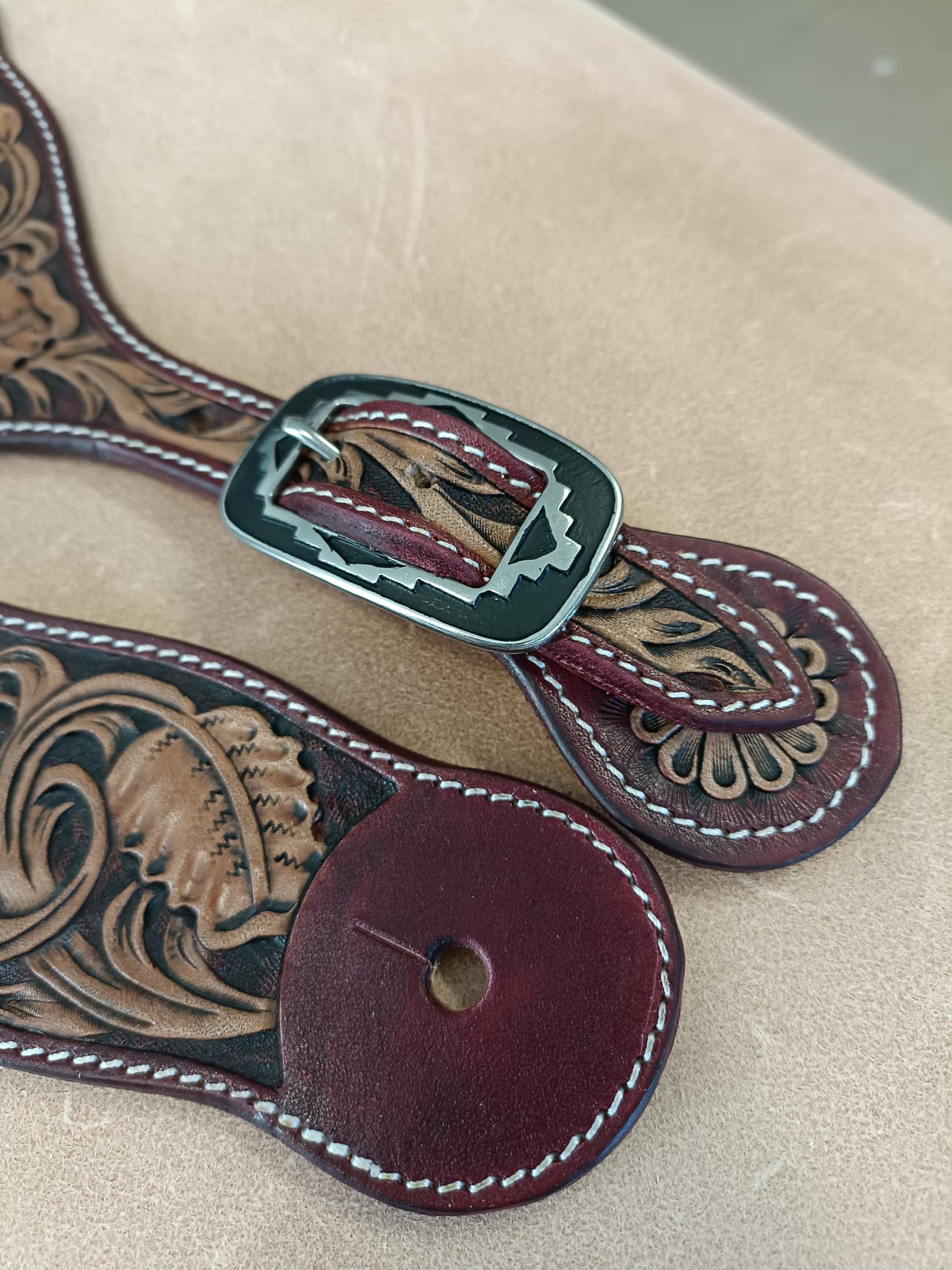 detail boucle de patte d'éperon