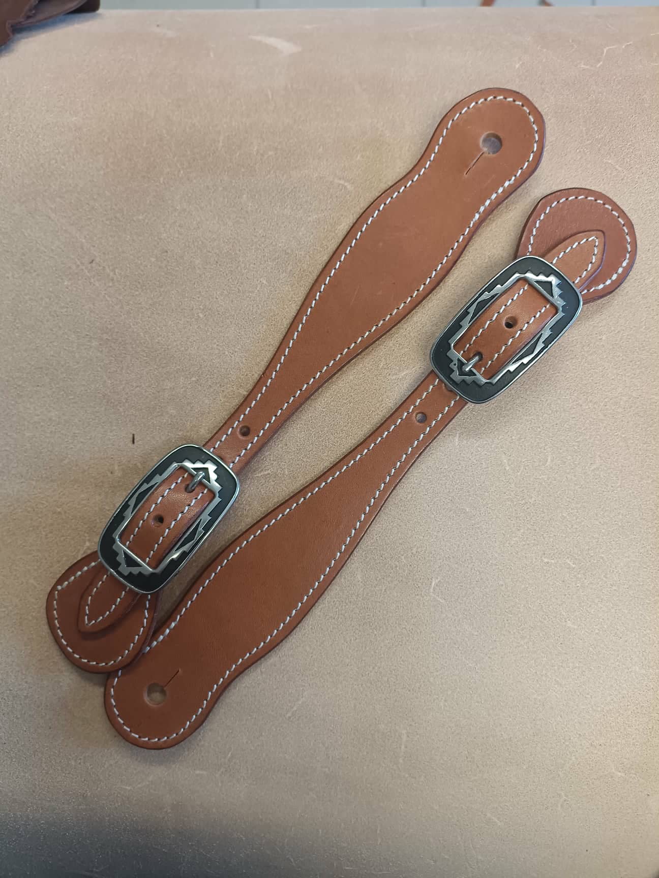 paire de sangles d'éperons en cuir marron